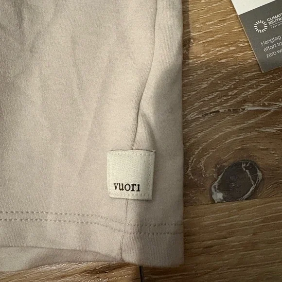 Vuori Halo Performance Crop 2.0 Tank Top NWT in Ecru Heather - Picture 9 of 10